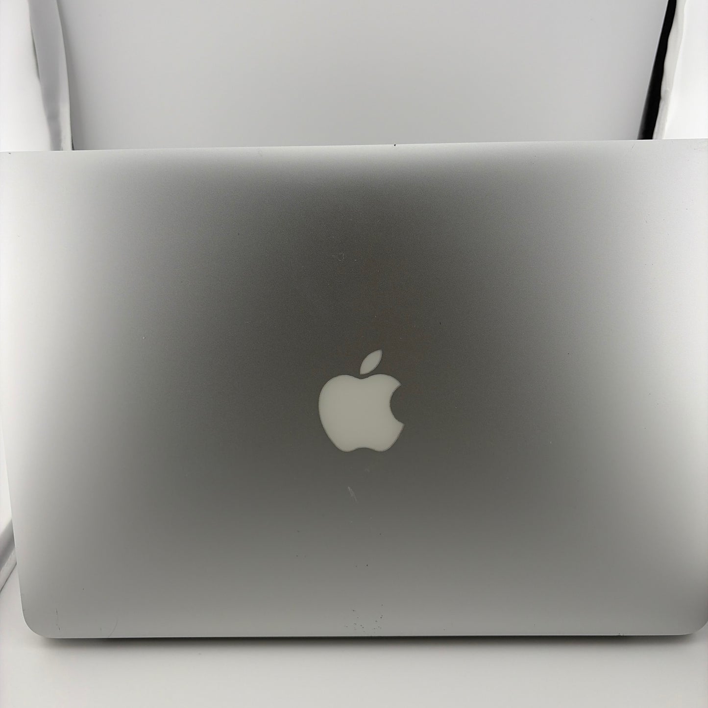 Apple Macbook Air Core i5 1.6GHz 13in 256GB A1466 MJVG2LL/A Early 2015 Good