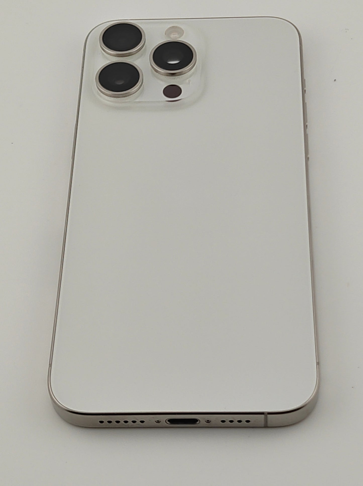 Apple iPhone 15 Pro Max 256GB Unlocked eSim A2849 White Titanium Excellent