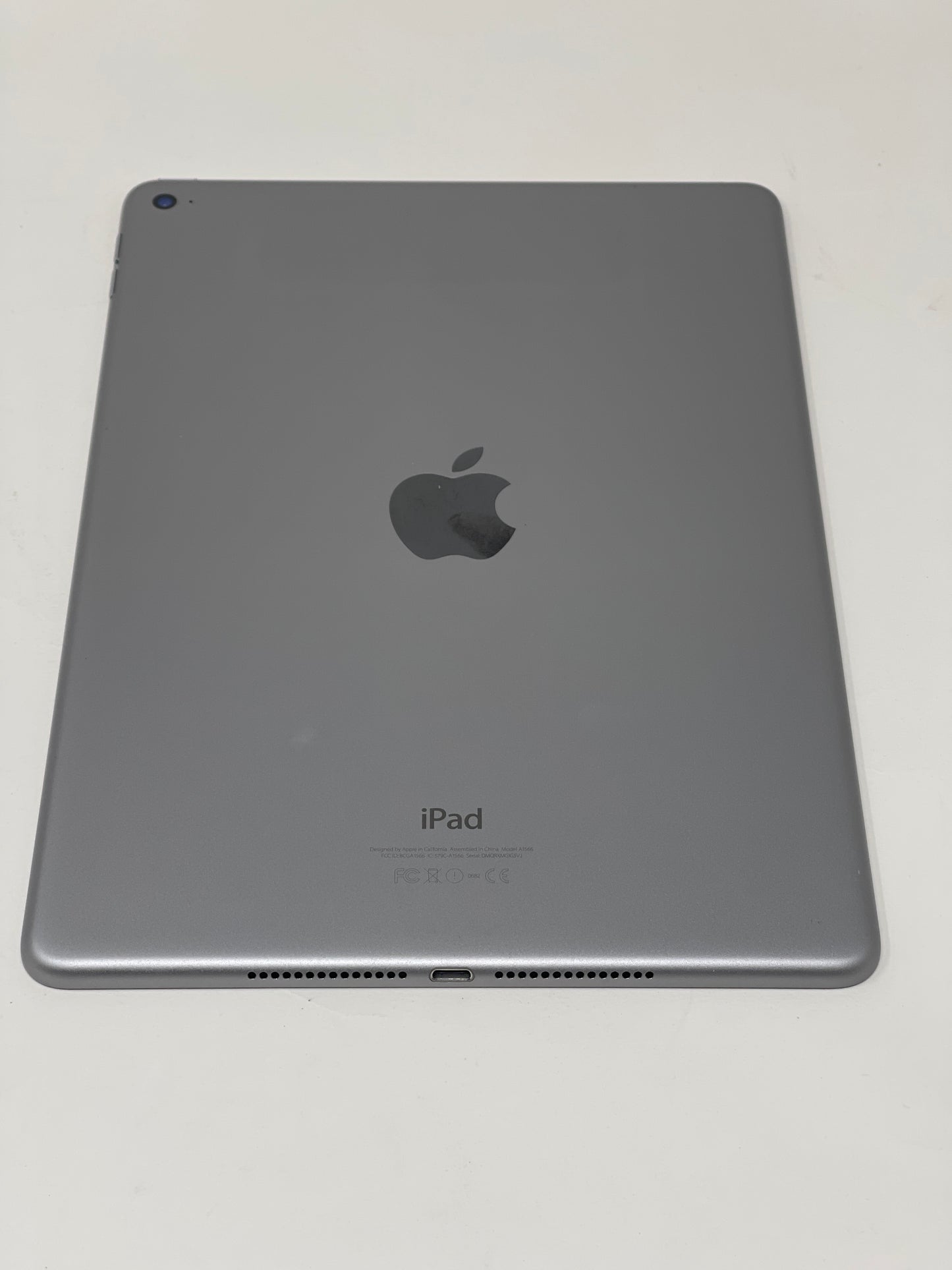 Apple iPad Air 2 16GB Wi-Fi A1566 Space Gray Very Good