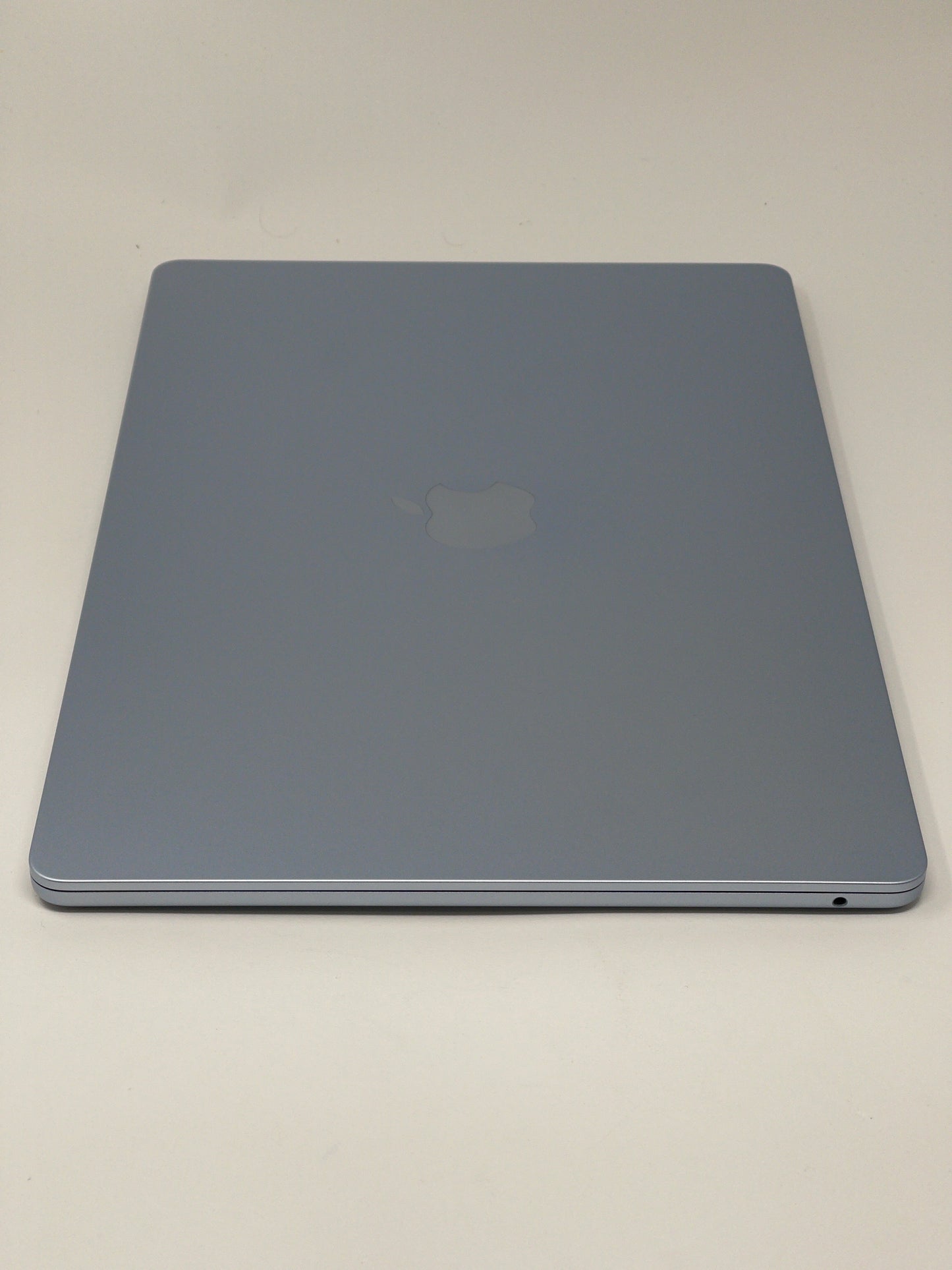 Apple Macbook Air M4 Chip 10-Core 15in 256GB SSD 16GB RAM 10-Core GPU A3241 2025 Sky Blue