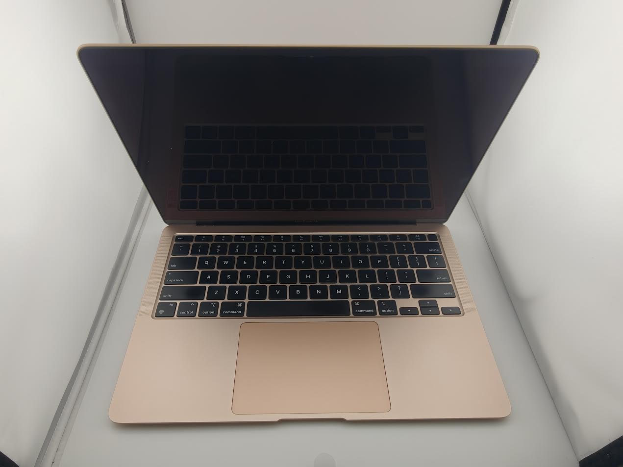 Apple Macbook Air M1 Chip 8-Core 13in 8GB RAM 256GB SSD A2337 2020 Gold