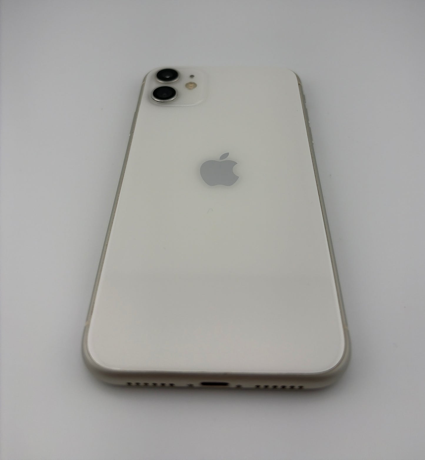 Apple iPhone 11 64GB Unlocked White A2111 BH > 80% Used