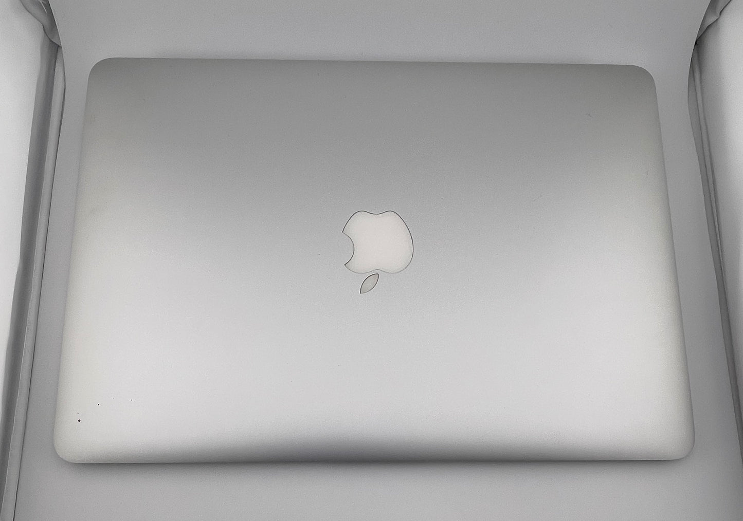 Apple Macbook Air Core i5 1.6GHz 13in 128GB 4GB A1466 MJVE2LL/A Early 2015