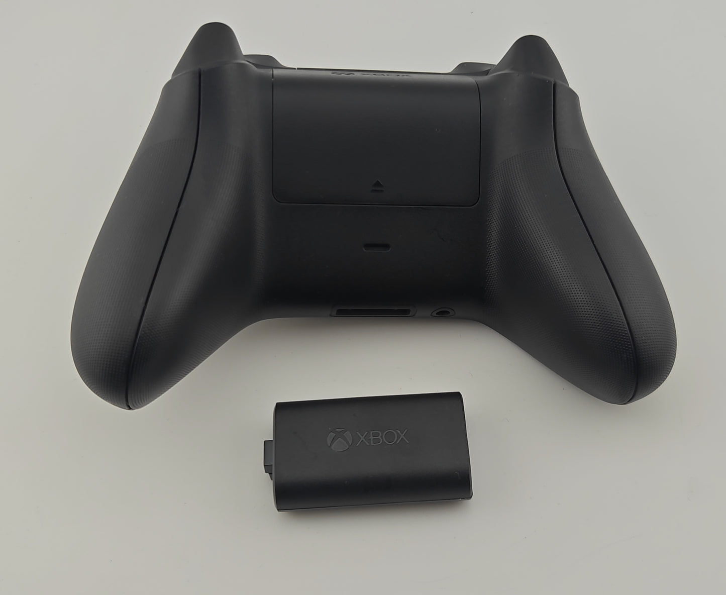 Xbox Wireless Controller for Xbox Series X Carbon Black Good with Rechargeable Battery