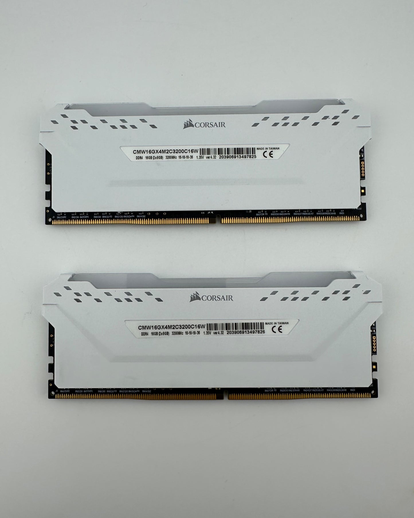 Corsair Vengeance RGB Pro DDR4 16GB (2 X 8GB) 3200MHz CMW16GX4M2C3200C16W White CMW16GX4M2C3200C16W Excellent