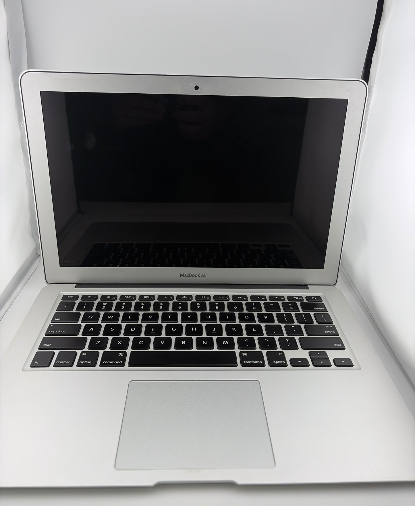 Apple Macbook Air Core i5 1.6GHz 13in 256GB A1466 MJVG2LL/A Early 2015 Good
