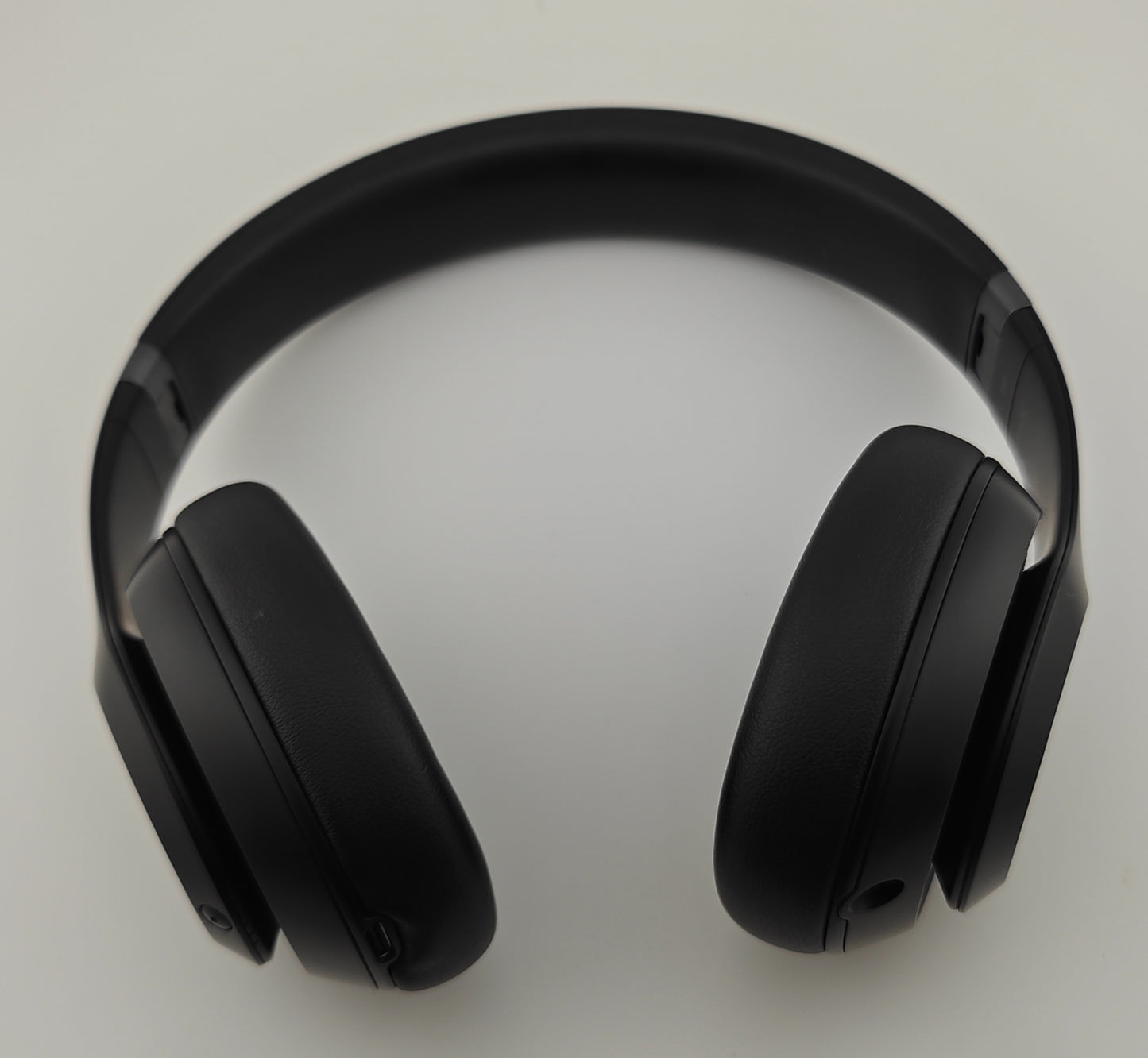 Beats by Dre Beats Studio Pro Black Wireless Headphones Excellent