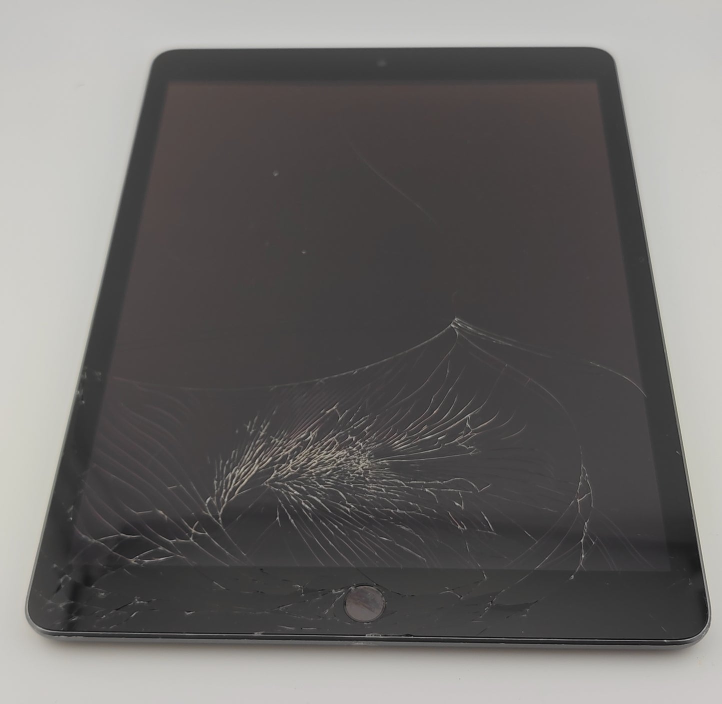 Apple iPad 9th Generation 10.2 64GB Cellular WiFi A2604 Poor Cracked