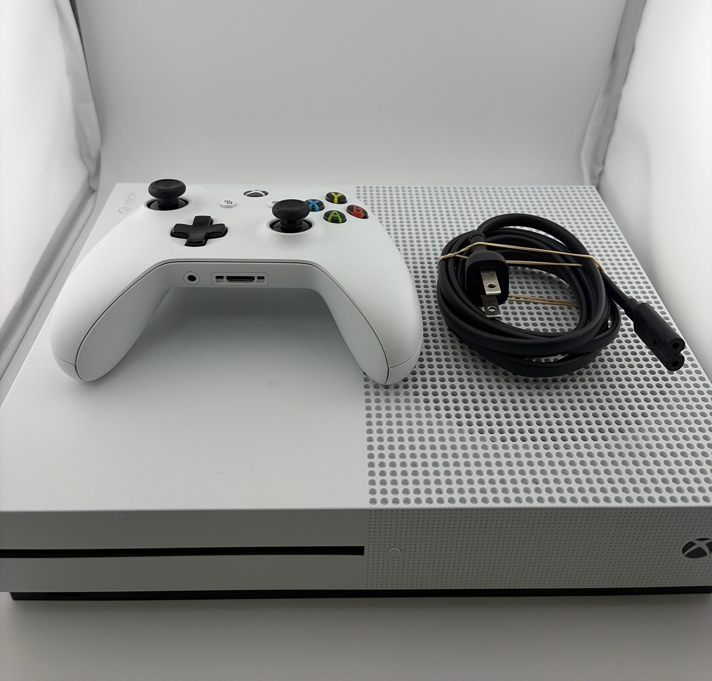 Microsoft Xbox One S 1TB Console + Controller Excellent