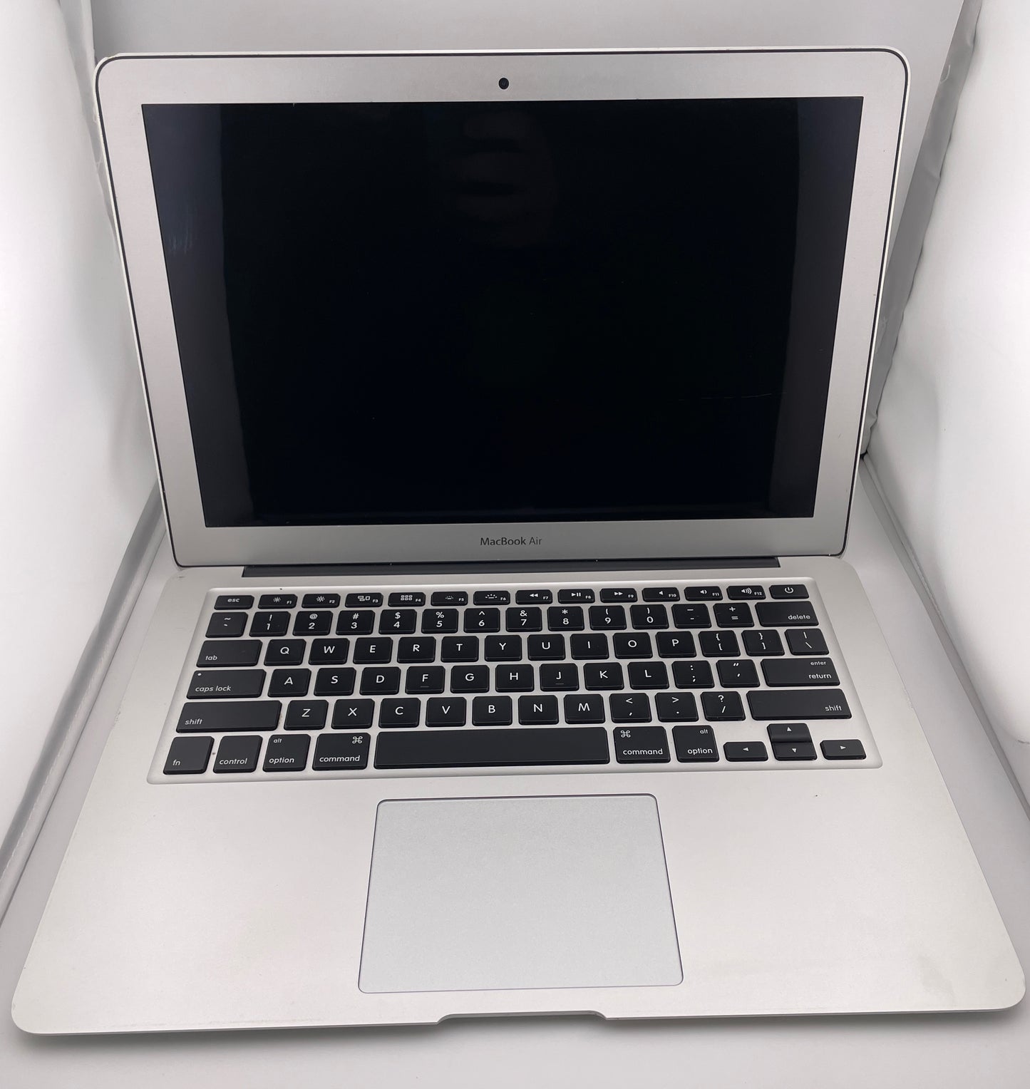 Apple Macbook Air Intel Core i5 1.6GHz 13in 256GB 4GB A1466 MJVG2LL/A 2015 Good