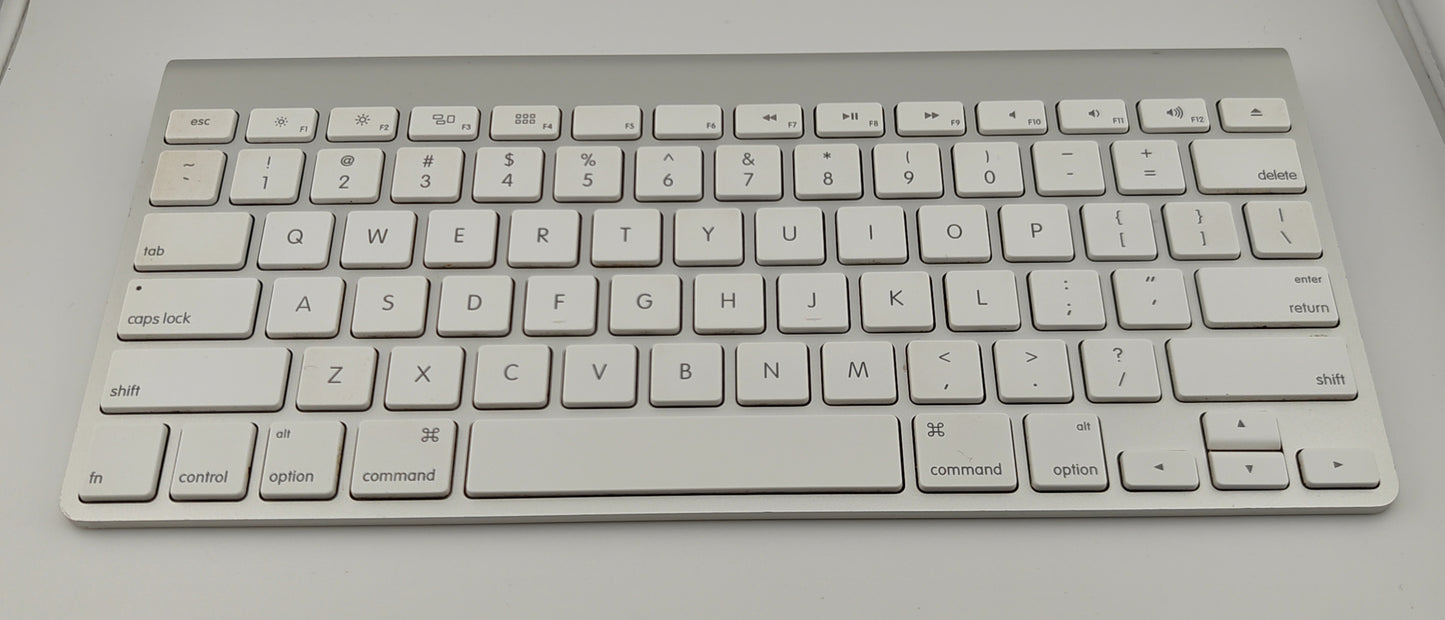 Apple A1314 Wireless Keyboard - MC184LL/B Good