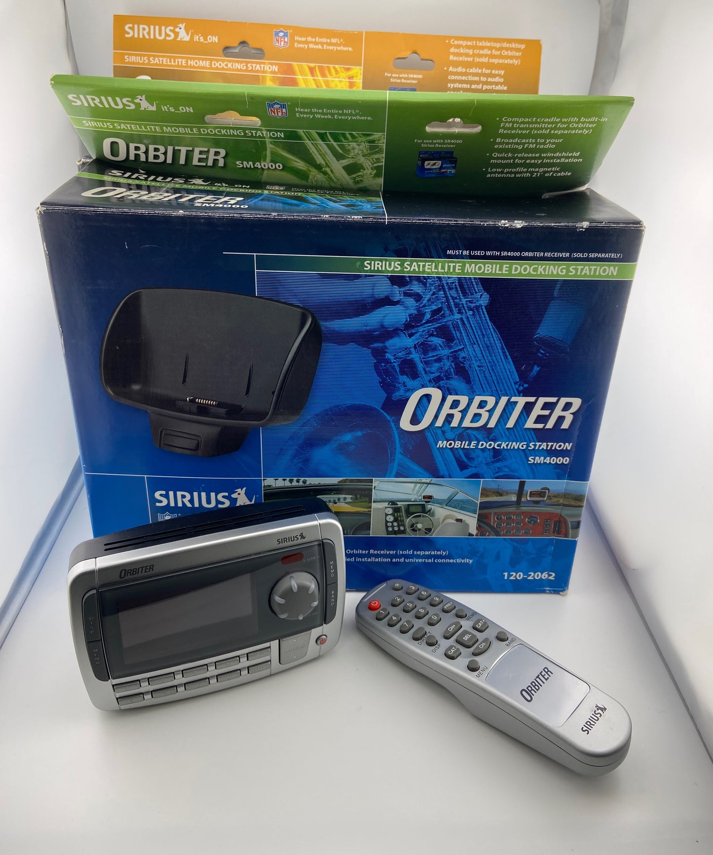 Sirius Orbiter SR4000 Satellite Radio Receiver with Home & Mobile Docking Stations