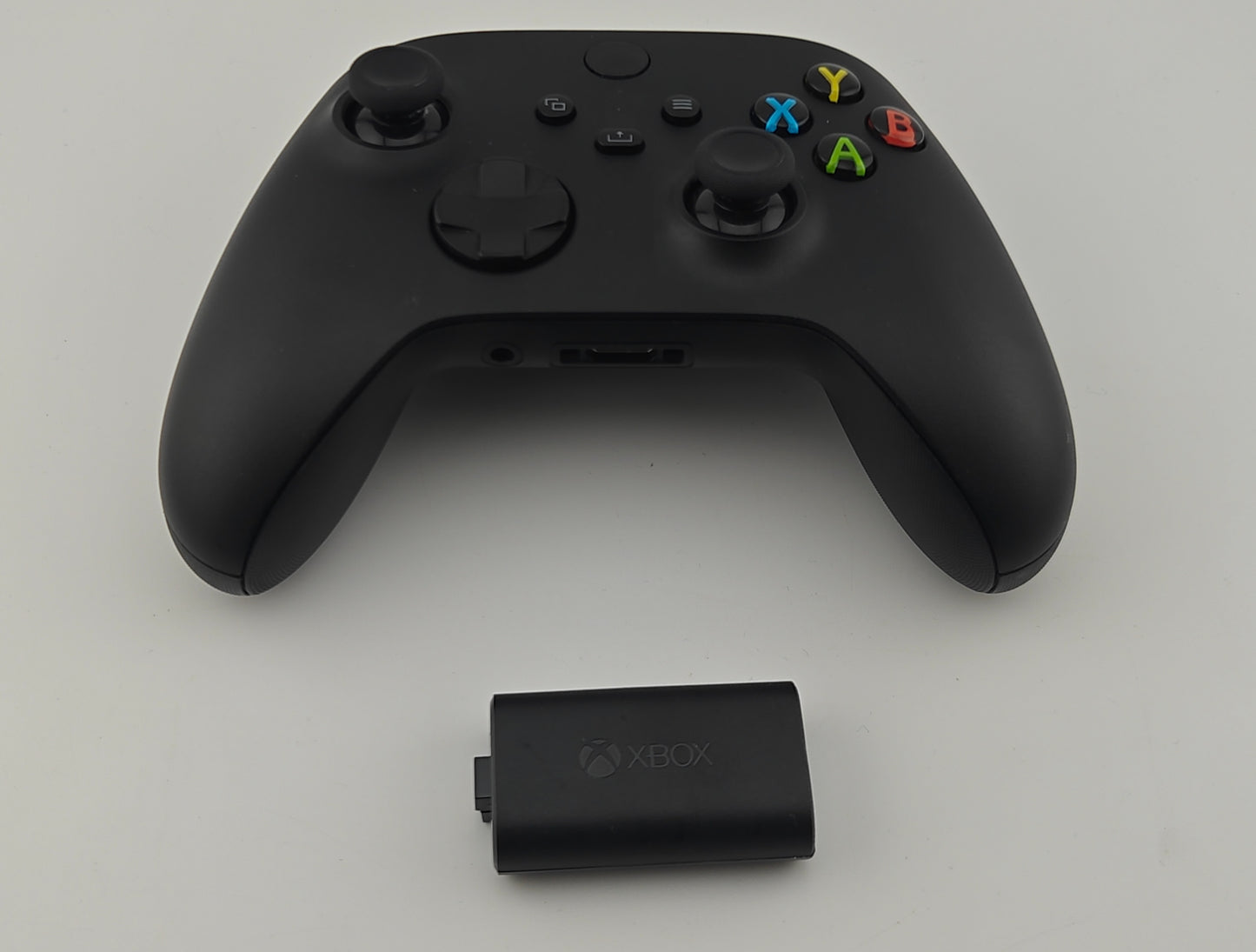 Xbox Wireless Controller for Xbox Series X Carbon Black Good with Rechargeable Battery