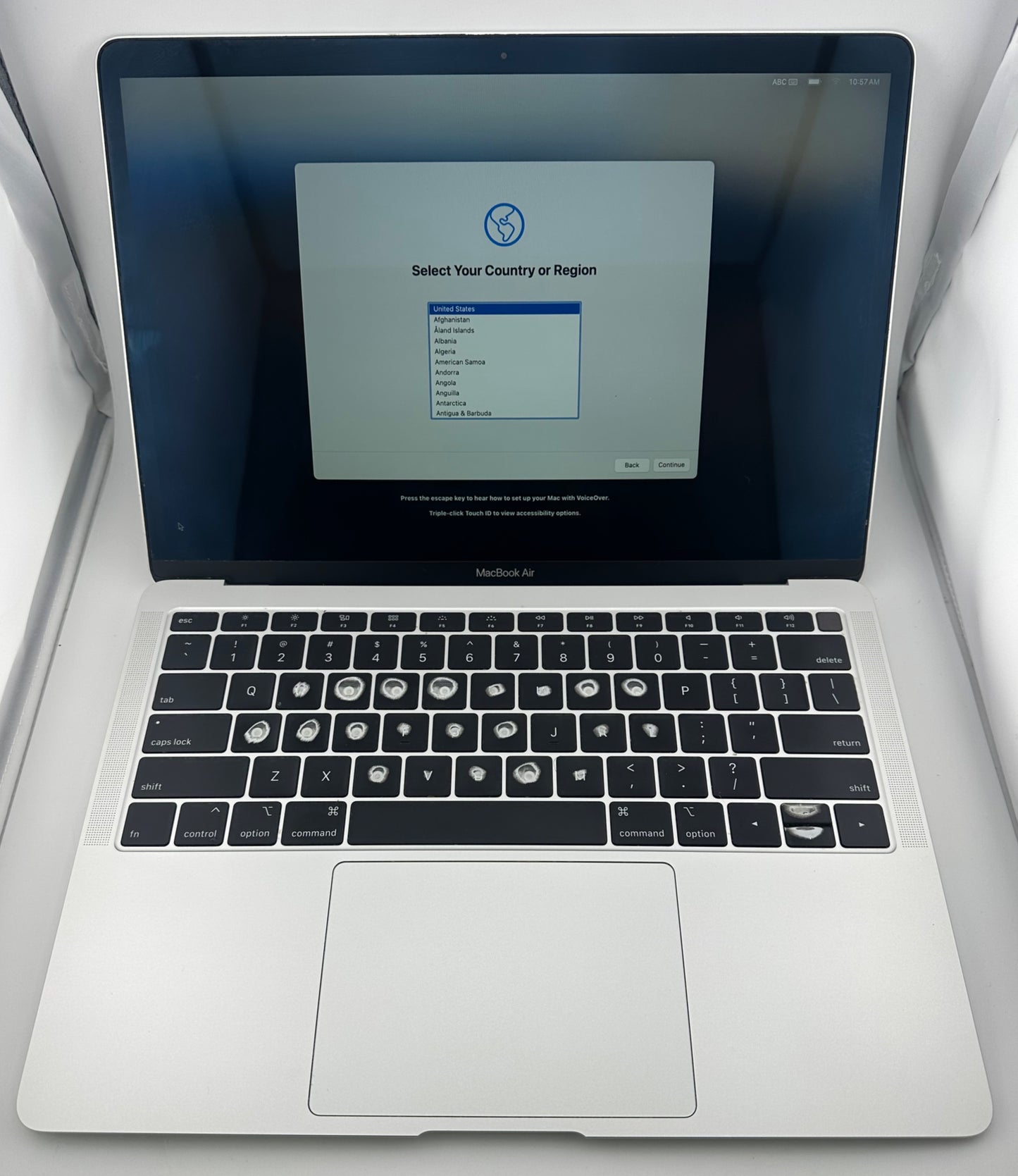 Apple Macbook Air Intel Core i5 1.6GHz 13in 128GB A1932 2018 Silver MREA2LL/A Poor