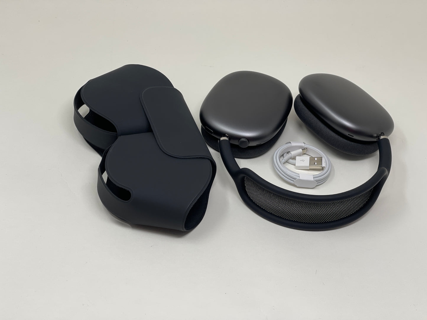 Apple Airpods Max Space Gray With Black A2096 MGYH3AM/A Excellent