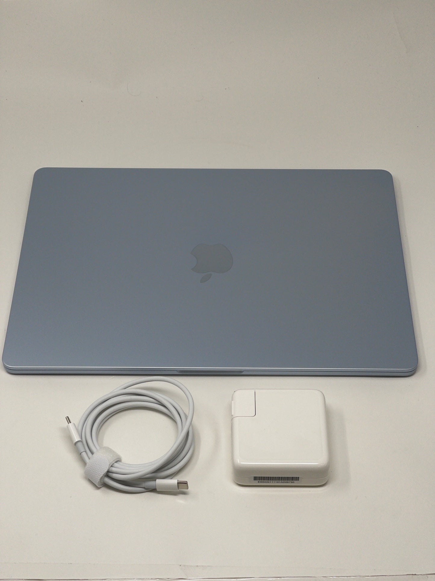Apple Macbook Air M4 Chip 10-Core 15in 256GB SSD 16GB RAM 10-Core GPU A3241 2025 Sky Blue