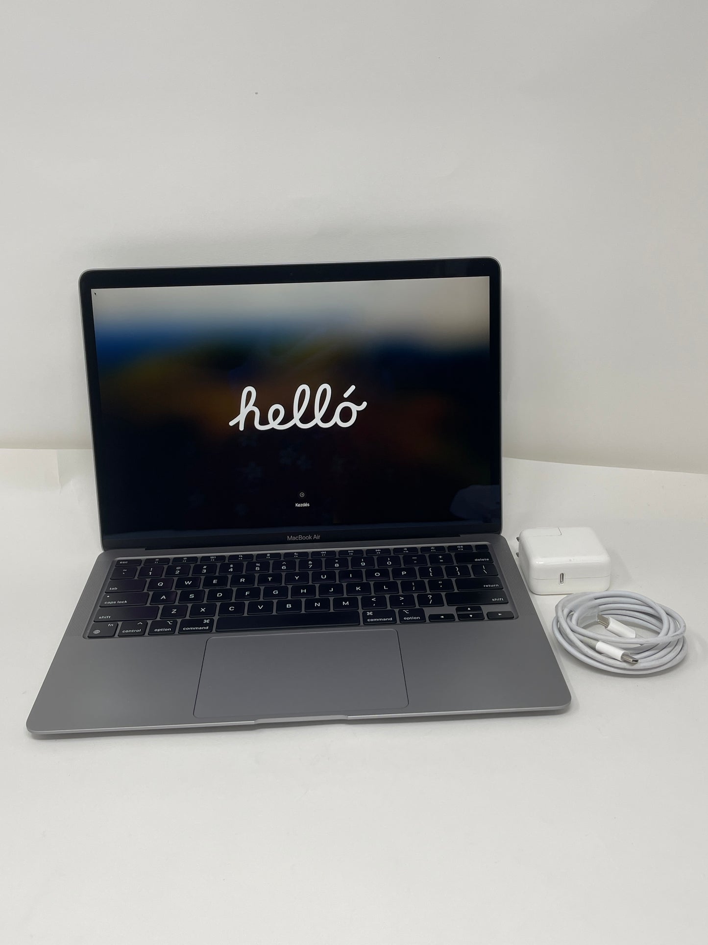 Apple Macbook Air M1 Chip 7-Core 13in 256GB SSD 16GB RAM A2337 2020 Space Gray