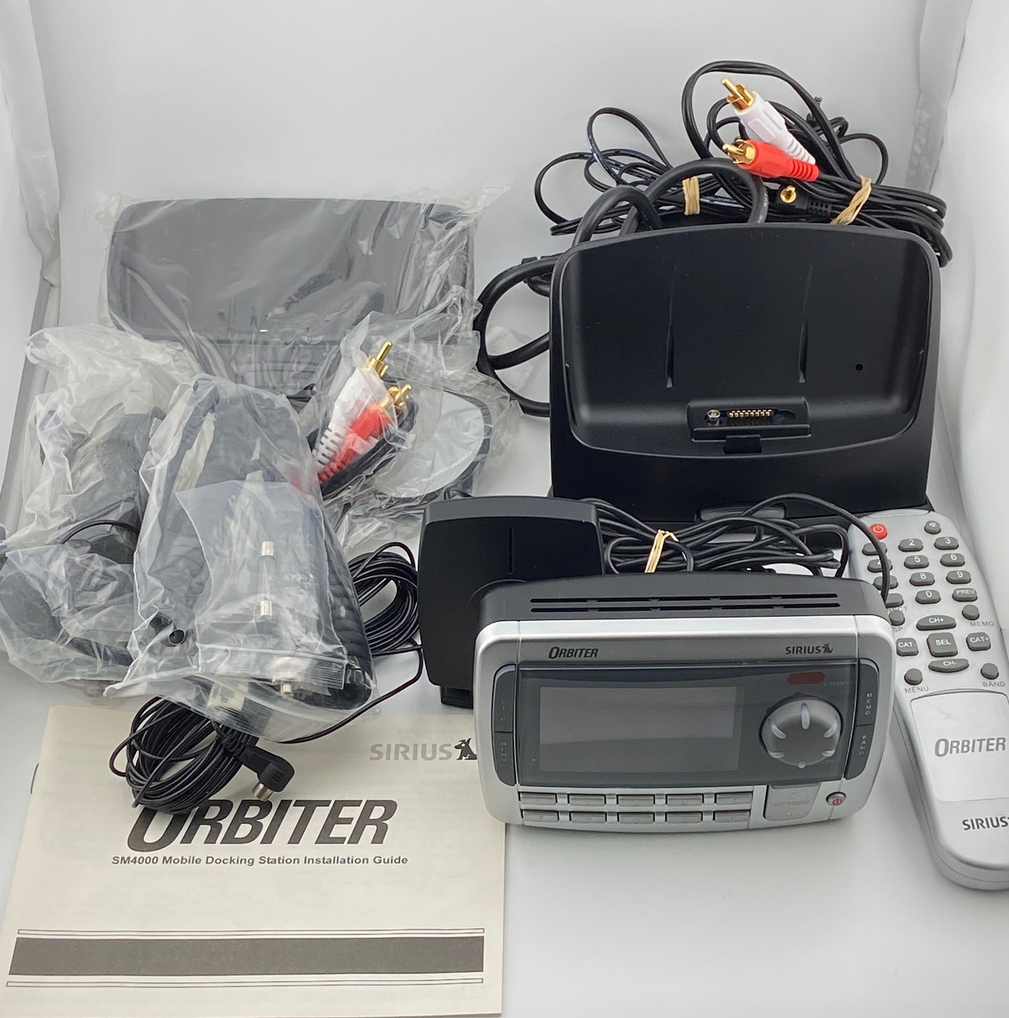 Sirius Orbiter SR4000 Satellite Radio Receiver with Home & Mobile Docking Stations