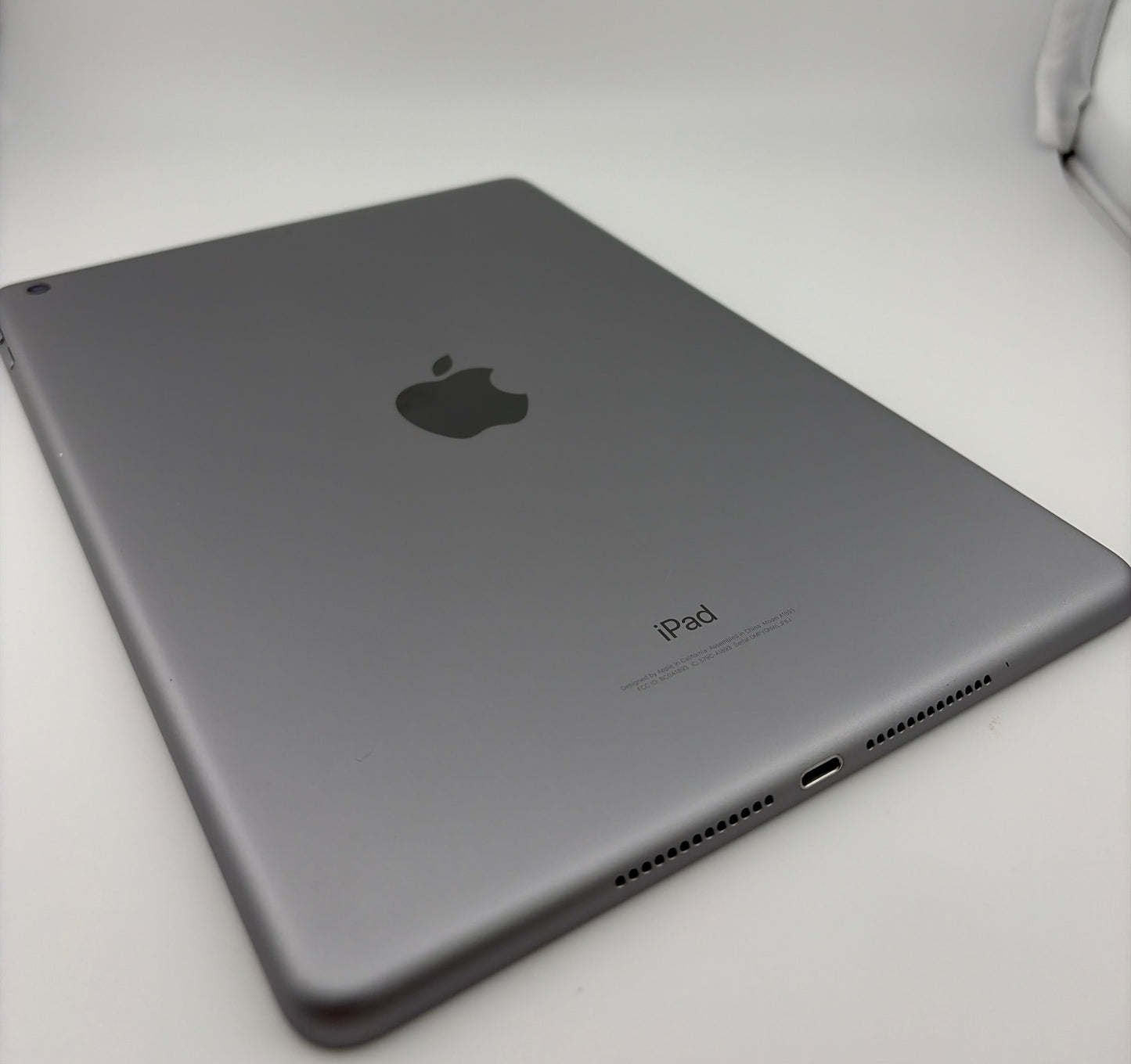 Apple iPad 6th Generation 32GB WiFi A1893 Space Gray Good