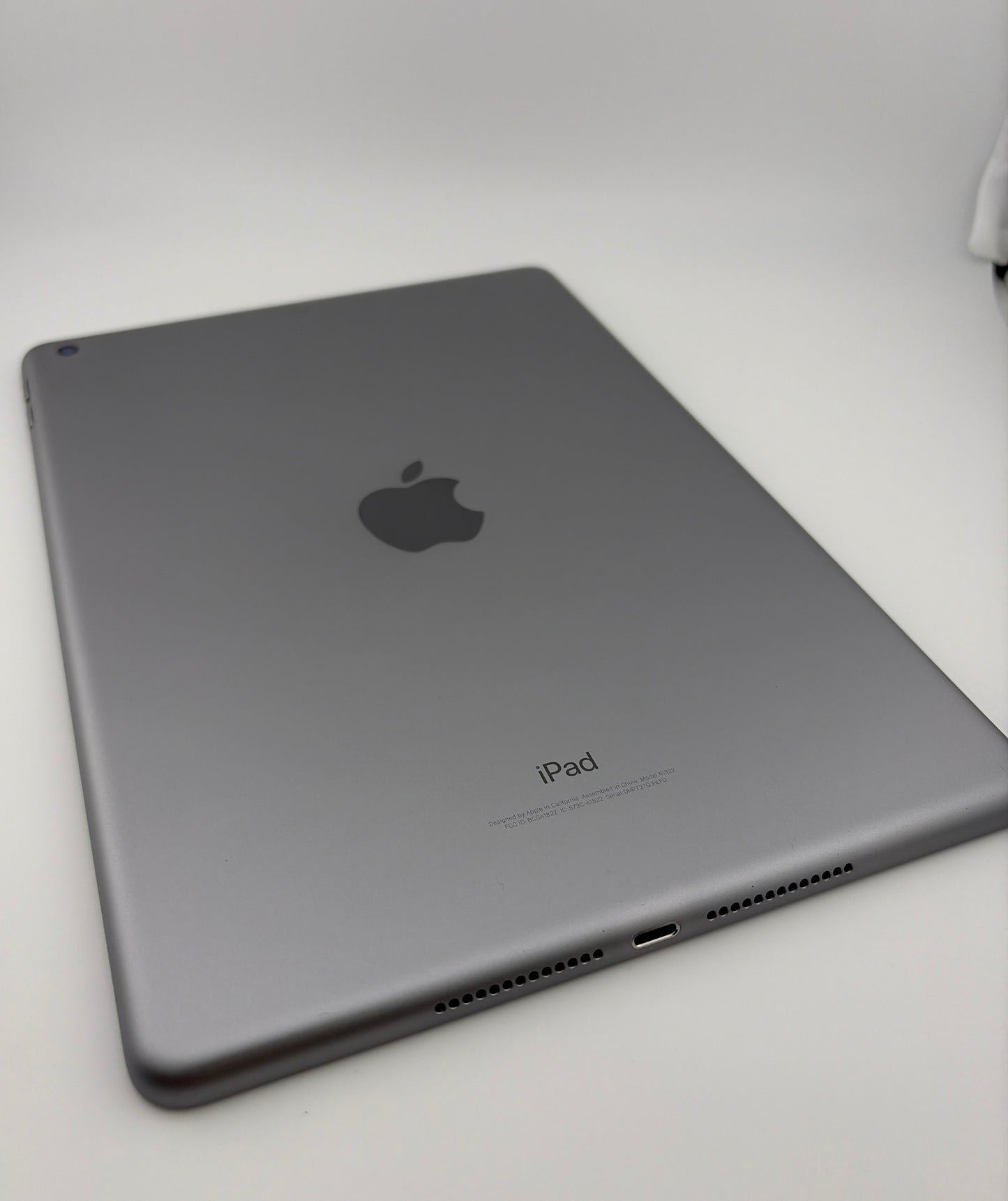 Apple iPad 5th Generation 128GB WiFi A1822 Space Gray