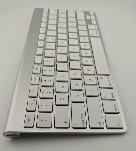 Apple A1314 Wireless Keyboard - MC184LL/B Good