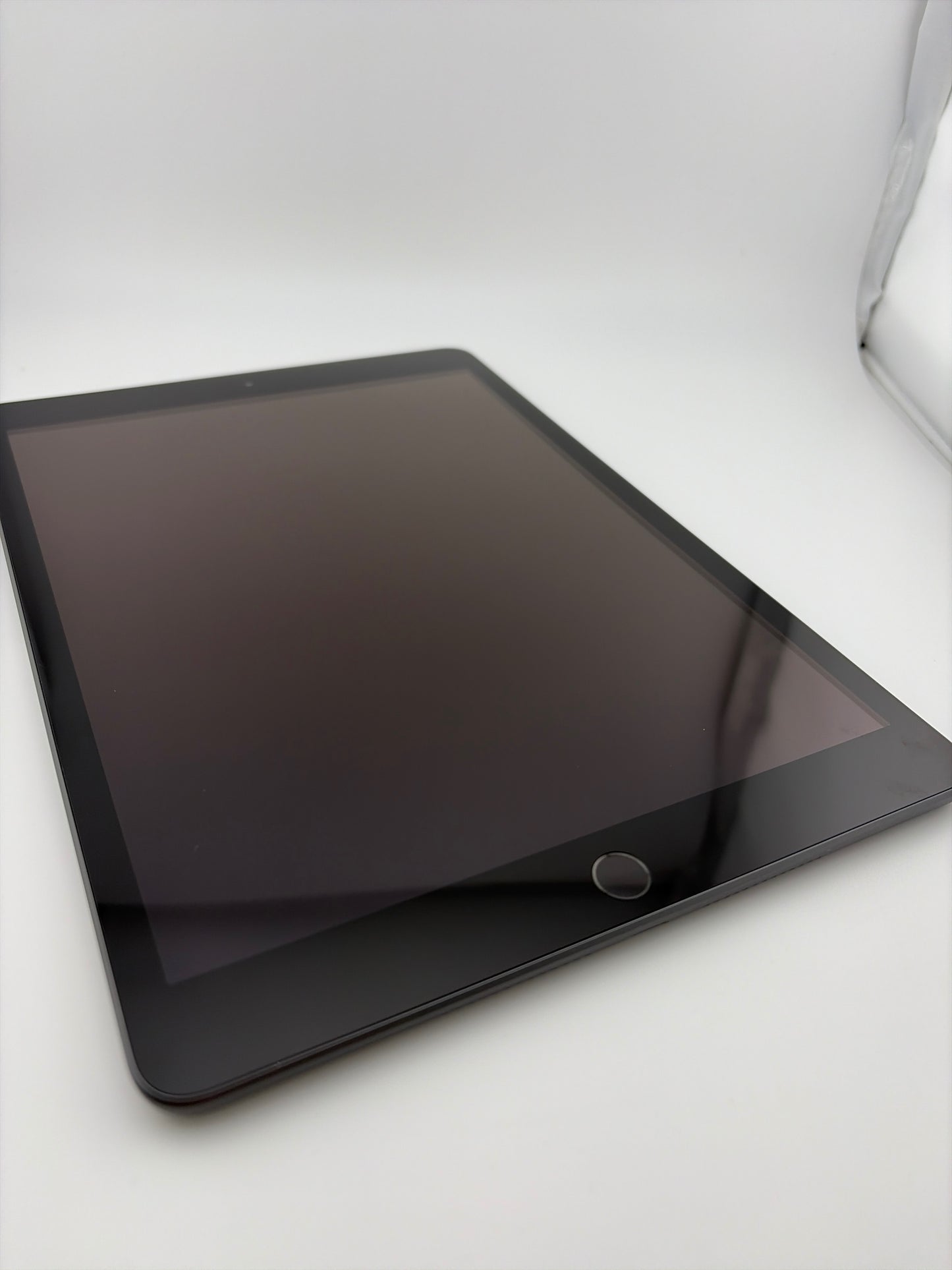 Apple iPad 10.2 7th Generation 32GB WiFi A2197 Space Gray Good