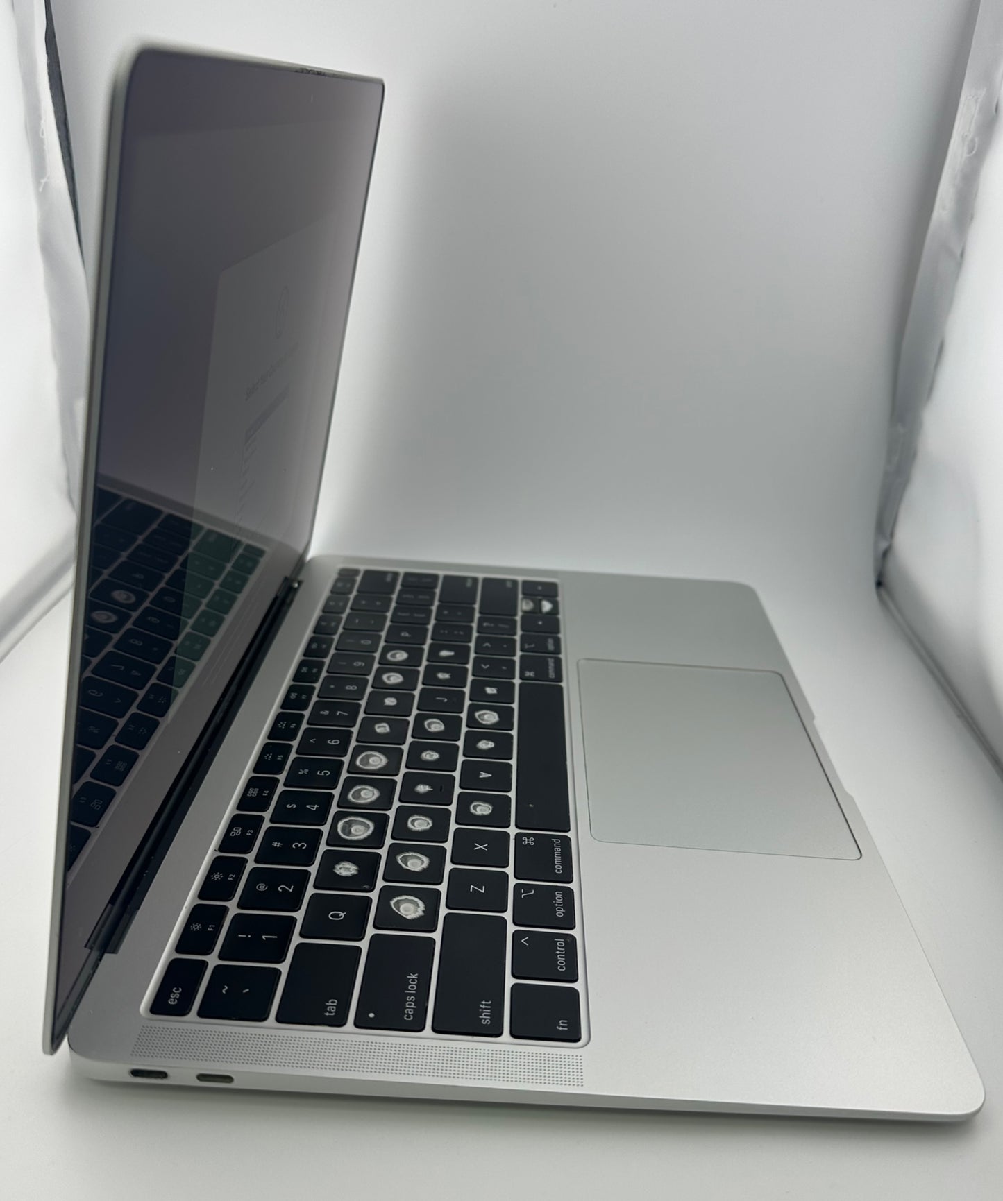 Apple Macbook Air Intel Core i5 1.6GHz 13in 128GB A1932 2018 Silver MREA2LL/A Poor