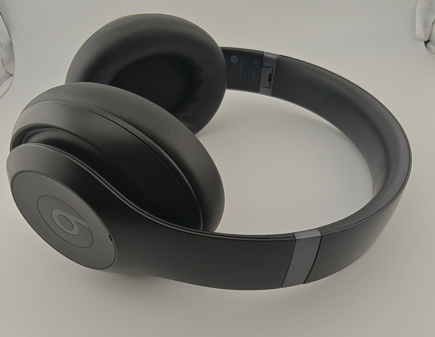 Beats by Dre Beats Studio Pro Black Wireless Headphones Excellent