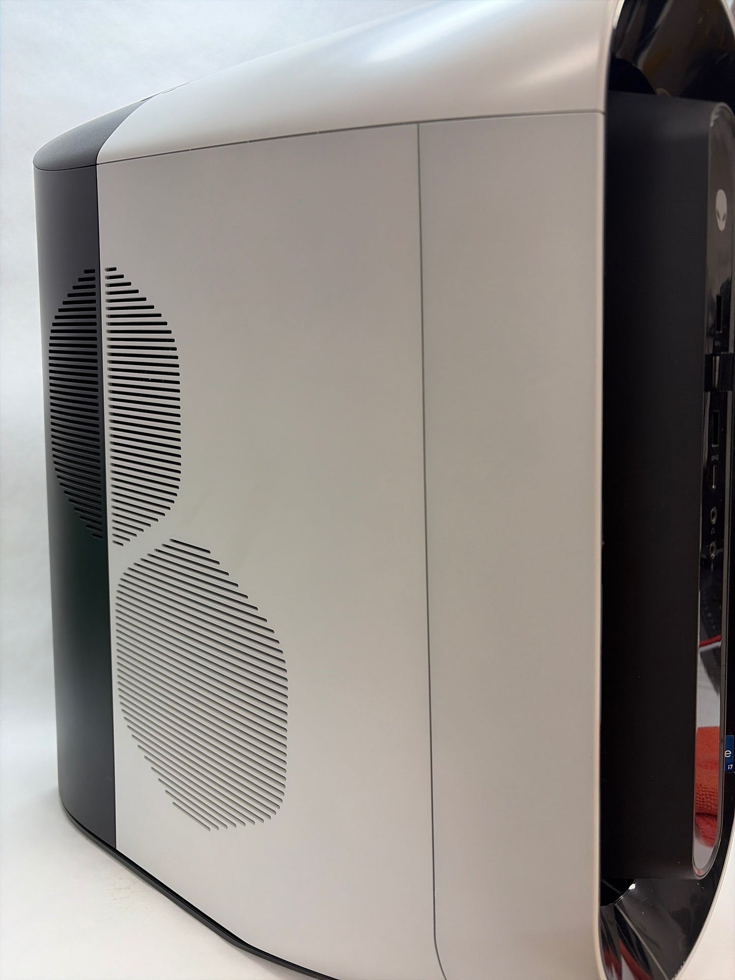 Dell Alienware Aurora R12 Gaming Desktop Intel i7-11700F 1TB HDD + 256GB SSD 16GB RAM NVIDIA GeForce RTX 3070