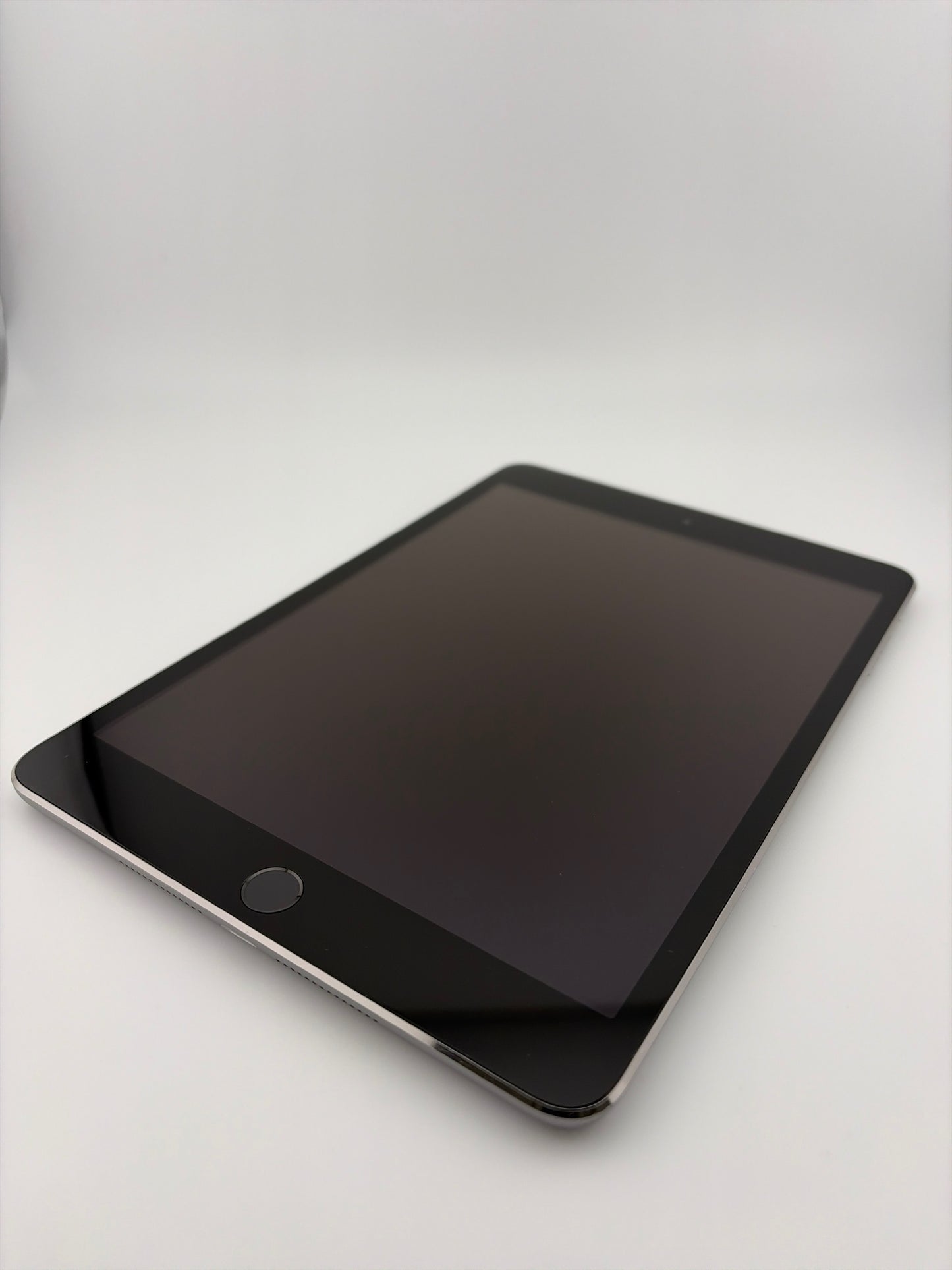 Apple iPad Mini 3 16GB Wi-Fi A1599 Space Gray Used