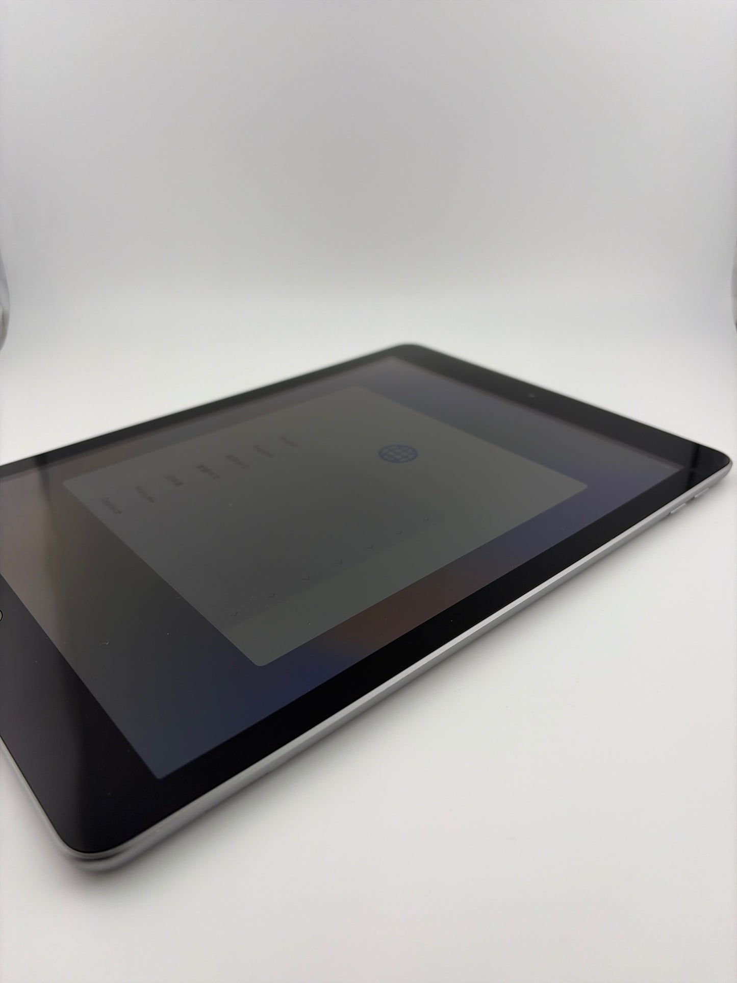 Apple iPad 5th Generation 32GB Unlocked Cellular WiFi A1823 Space Gray