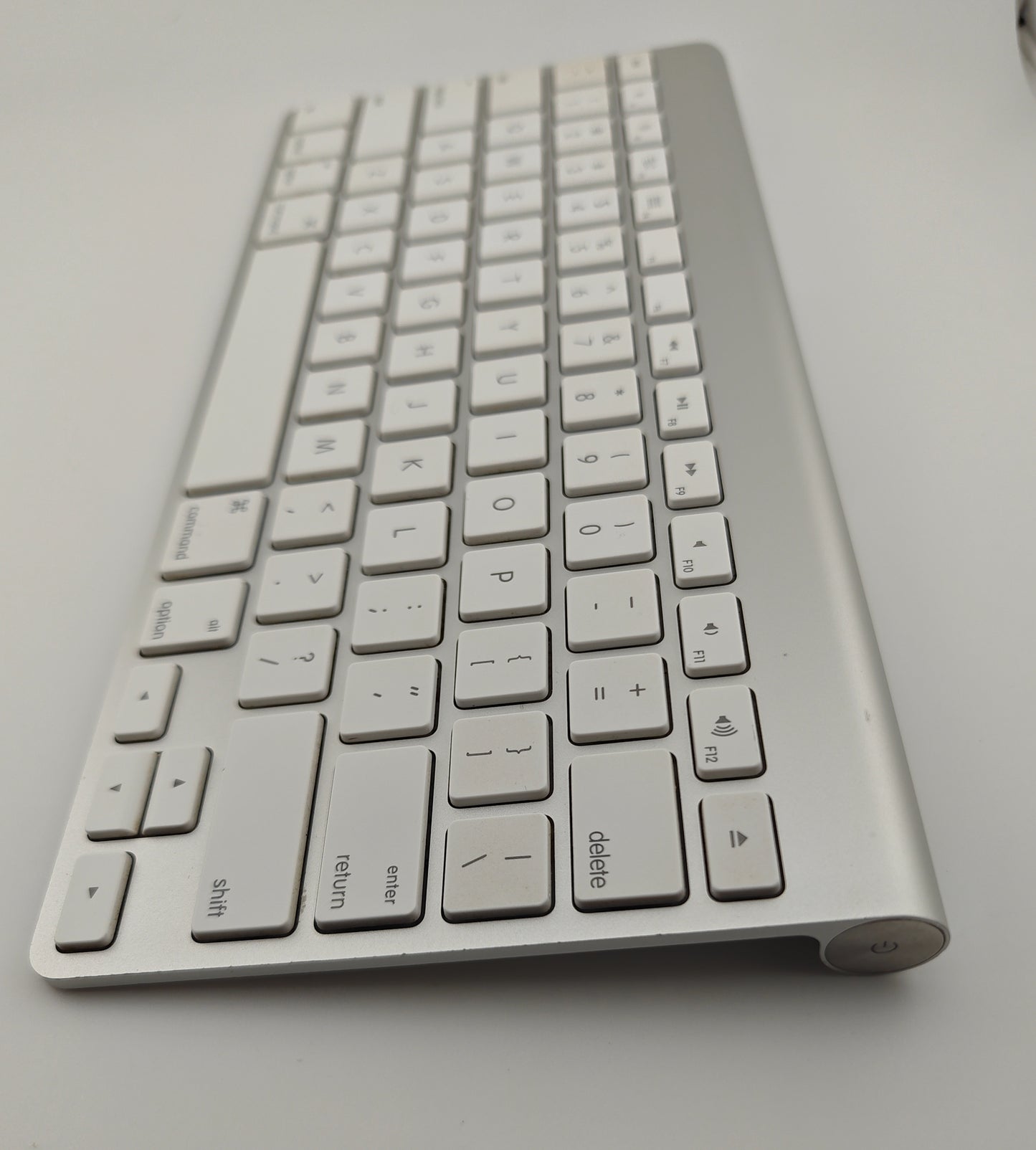 Apple A1314 Wireless Keyboard - MC184LL/B Good