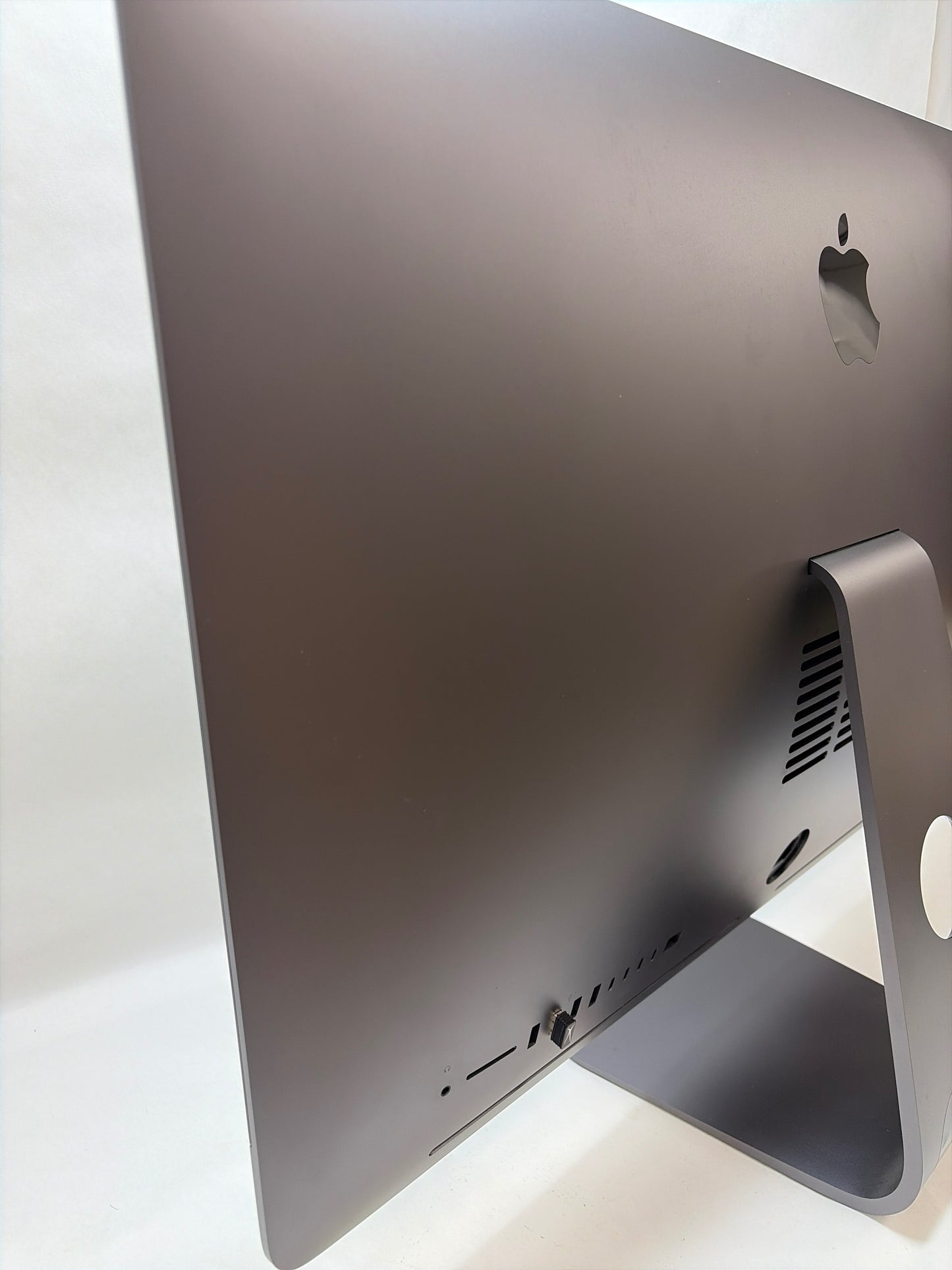Apple iMac Pro 27in 5K Retina Intel Xeon W 3.2GHz 1TB SSD 32GB RAM A1862 2017