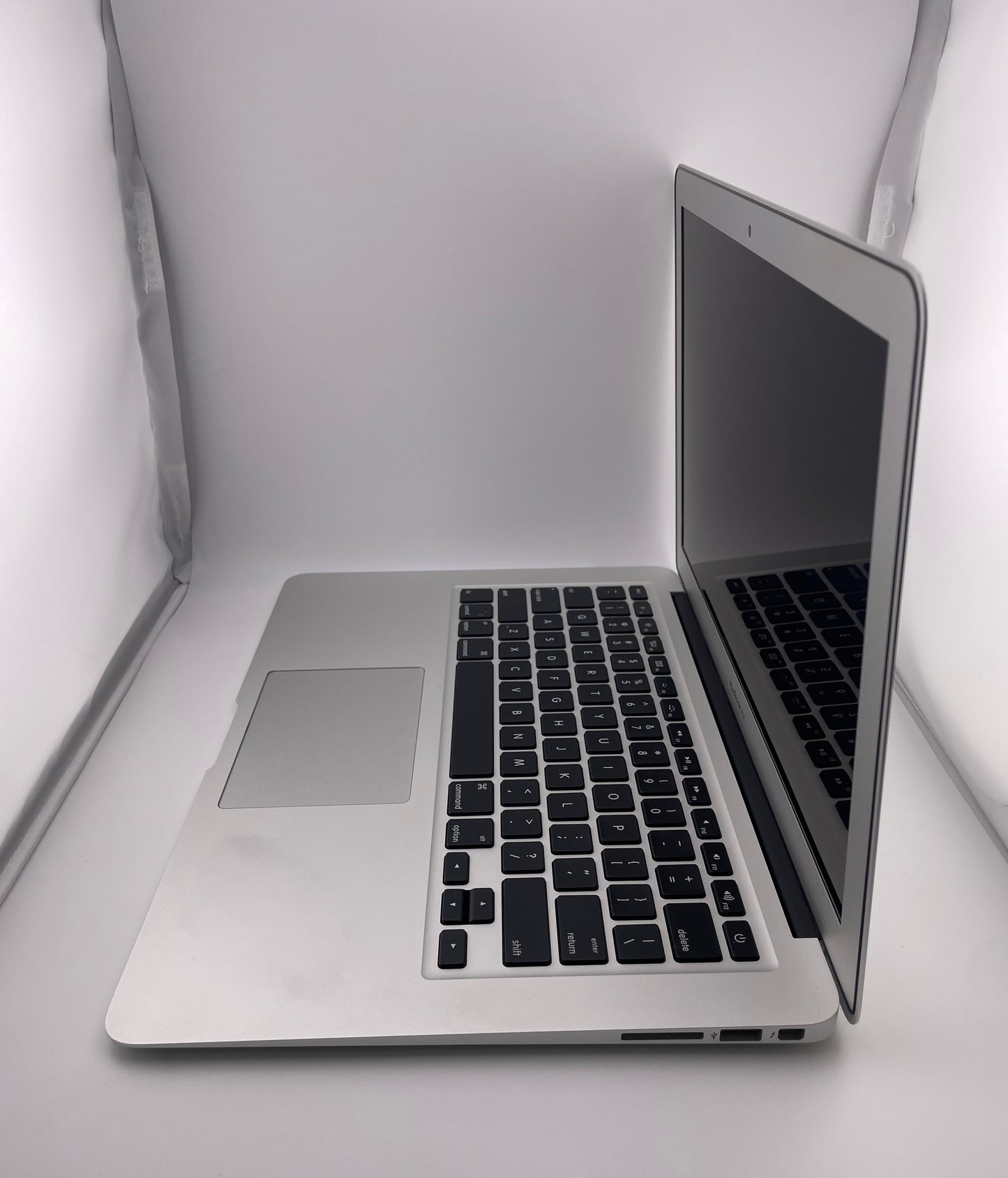 Apple Macbook Air Core i5 1.6GHz 13in 128GB 4GB A1466 MJVE2LL/A Early 2015