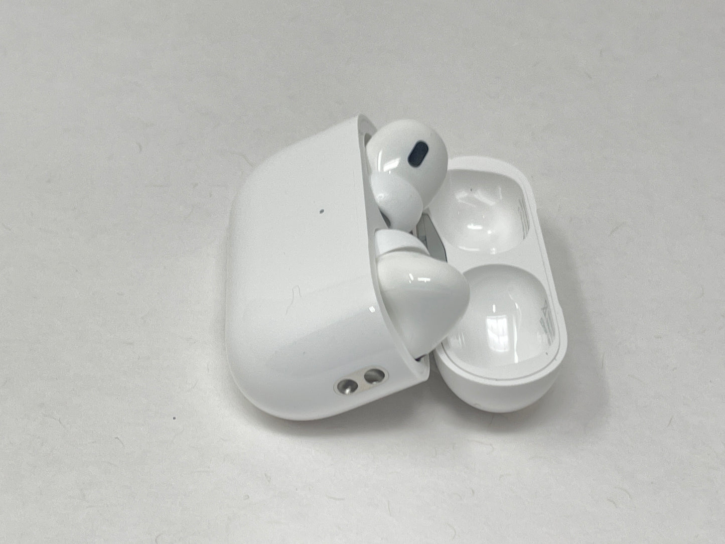 Apple Airpods Pro 2nd Gen With MagSafe Case USB-C MTJV3AM/A Exellent