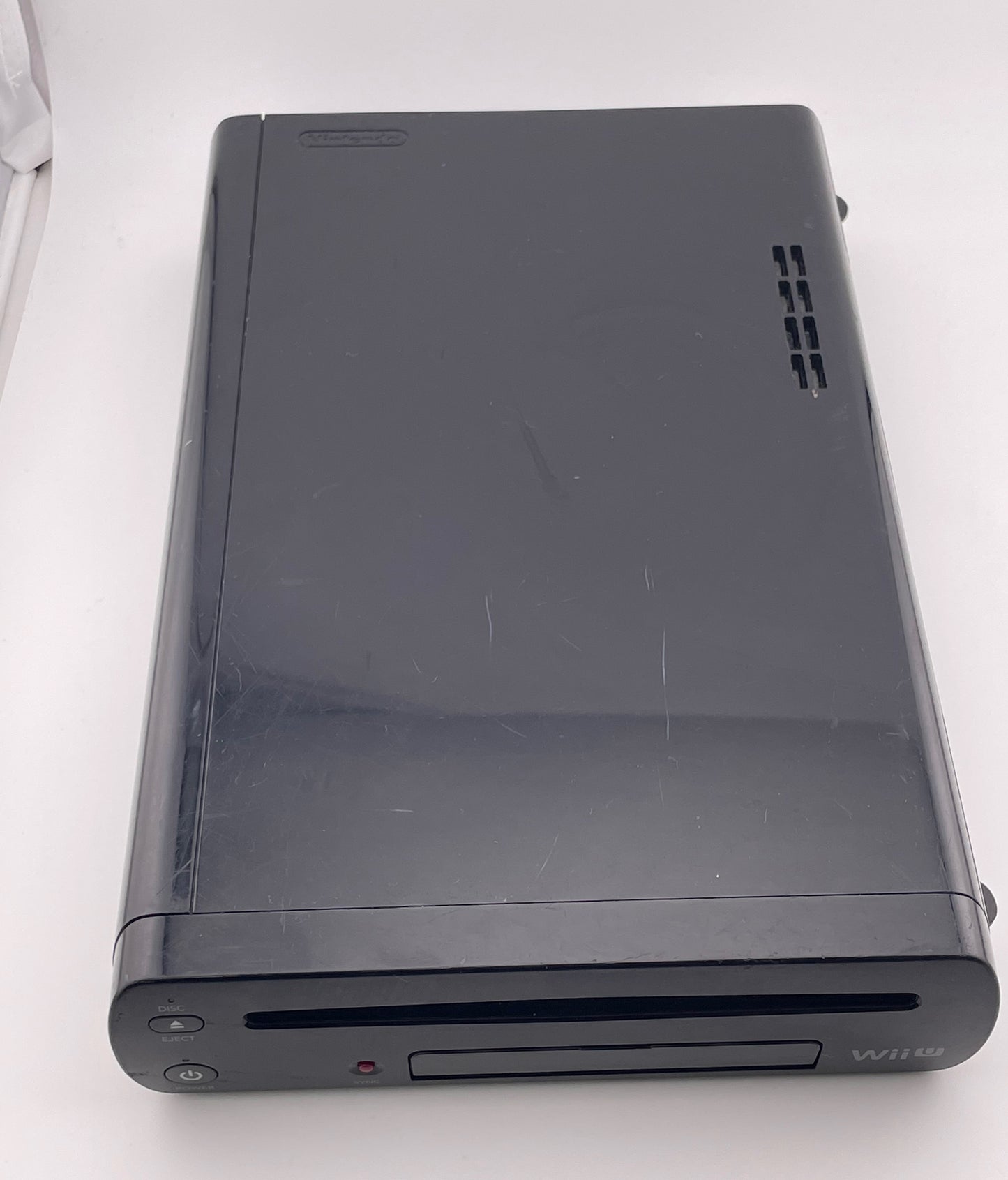 Nintendo Wii U 32GB Deluxe Console Bundle + 2 Wii Remotes Good