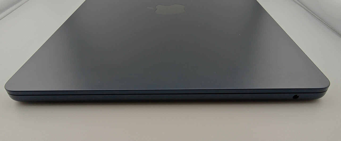 Apple Macbook Air 13in M4 256GB SSD 16GB RAM 8 Core GPU A3240 2025 Excellent